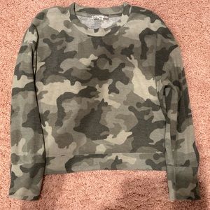 XL women’s camo crew neck